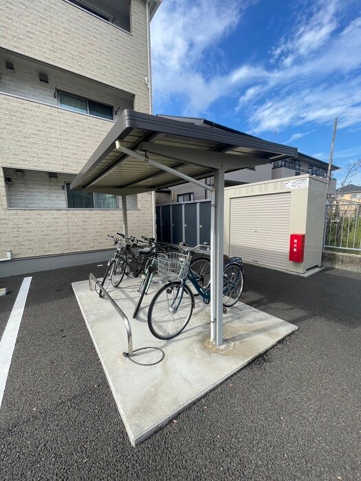物件外観写真5　(駐輪場)