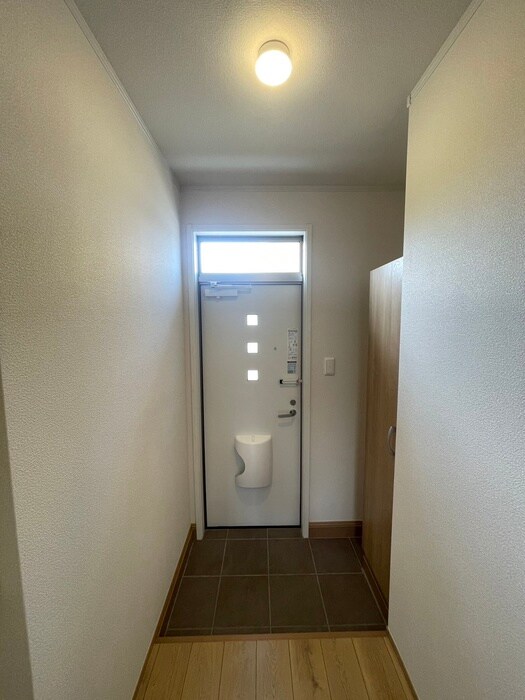 物件内観写真14　(玄関)