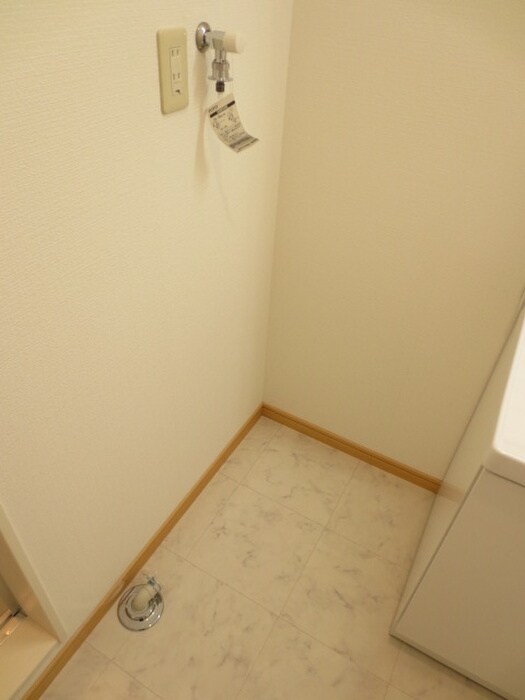 物件内観写真17　(洗濯機置場)