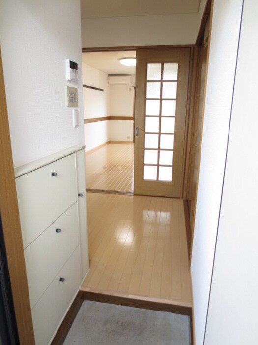 ヒルメゾン壱番館の玄関