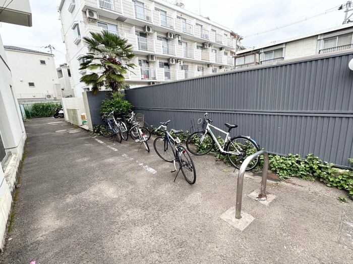 物件外観写真4　(駐輪場)