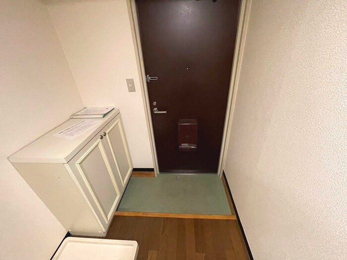 物件内観写真13　(玄関)