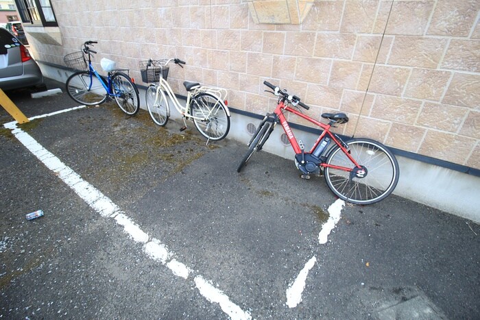 物件外観写真4　(駐輪場)
