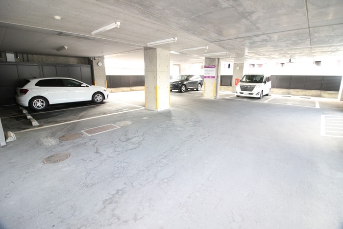 物件外観写真5　(駐車場)