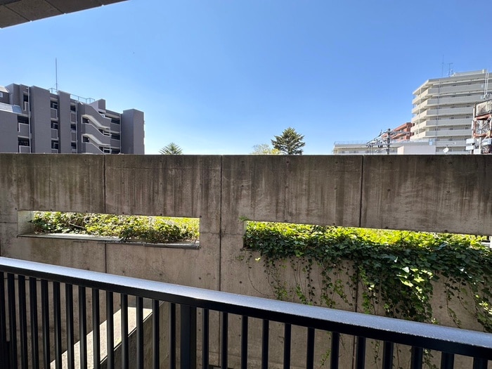 物件内観写真20　(室内からの展望)