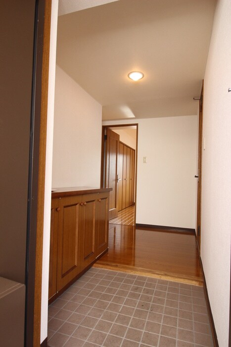 物件内観写真7　(玄関)