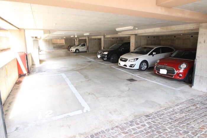 物件外観写真4　(駐車場)