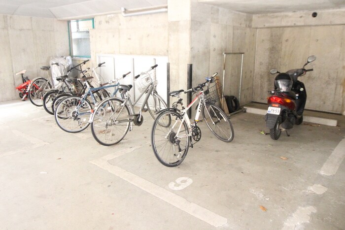 物件外観写真5　(駐輪場)