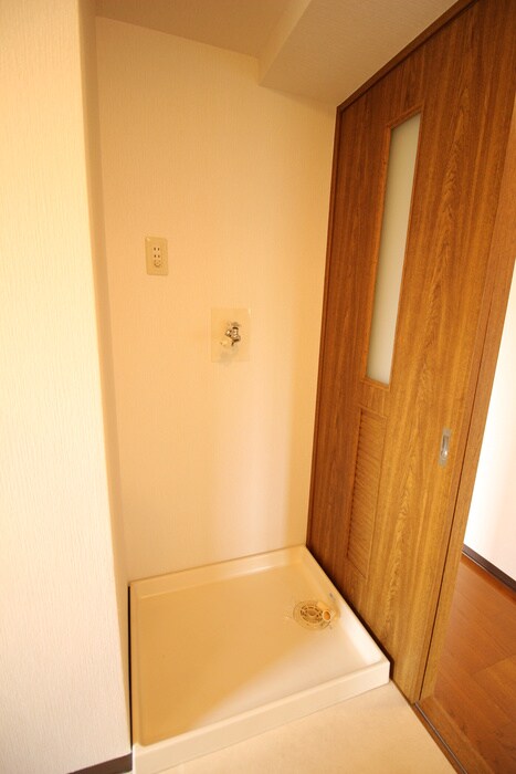 物件内観写真12　(洗濯機置場)