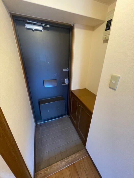 物件内観写真18　(玄関)