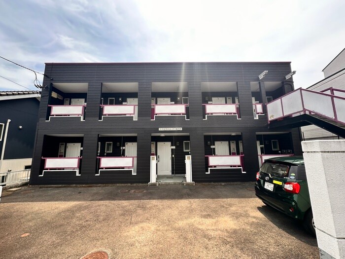 物件外観写真2　(駐車場)