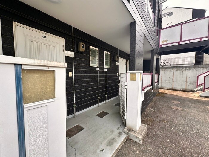 物件外観写真5　(エントランス部分)