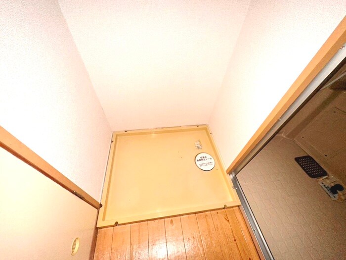 物件内観写真15　(洗濯機置場)