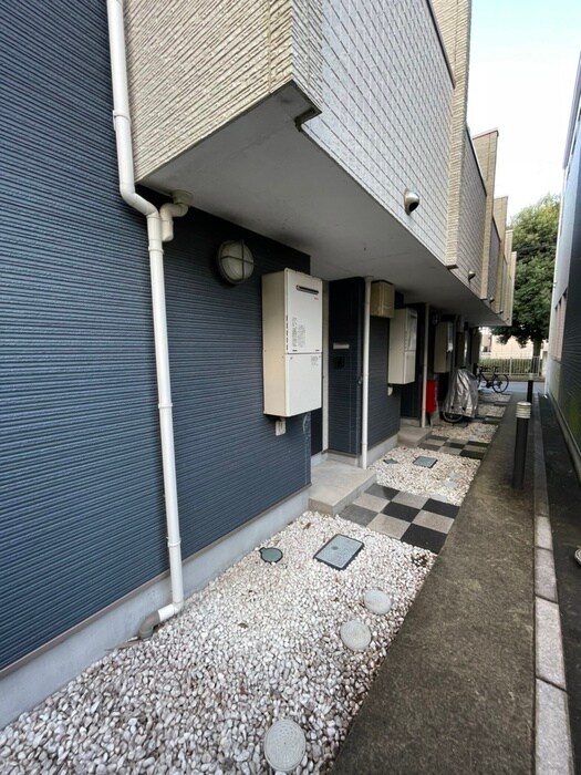 物件外観写真4　(エントランス部分)