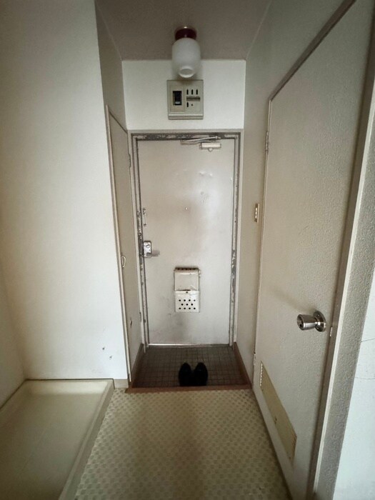 物件内観写真7　(玄関)