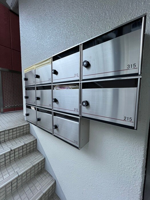 物件外観写真6　(エントランス部分)