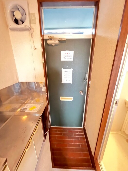 物件内観写真13　(玄関)