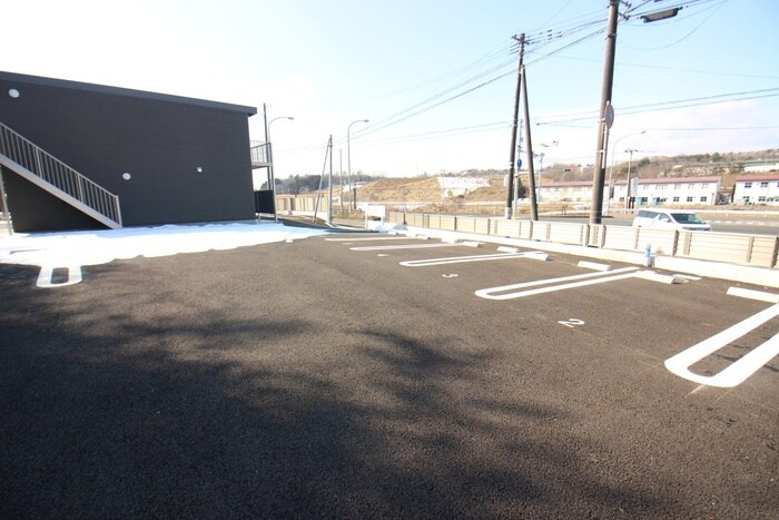 物件外観写真2　(駐車場)