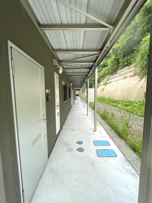 物件外観写真4　(エントランス部分)