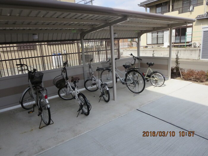 物件外観写真4　(駐輪場)