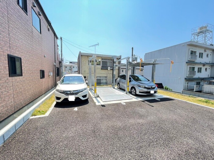 物件外観写真5　(駐車場)