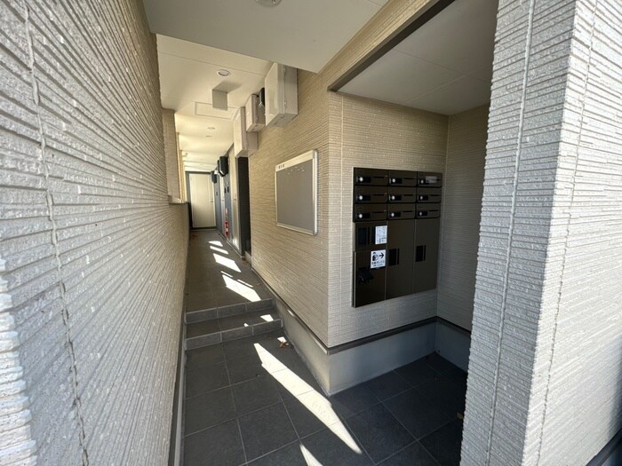 物件外観写真6　(エントランス部分)