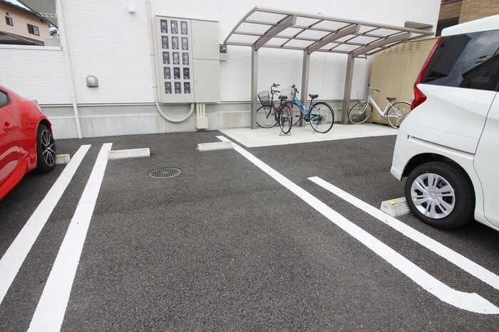 物件外観写真3　(駐車場)