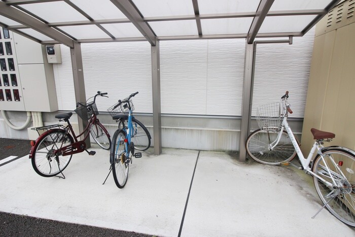 物件外観写真4　(駐輪場)