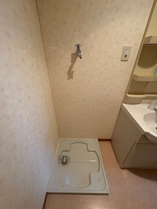 物件内観写真12　(洗濯機置場)