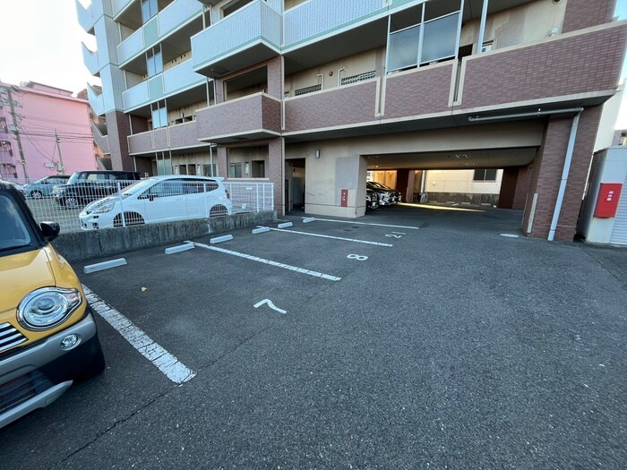 物件外観写真2　(駐車場)