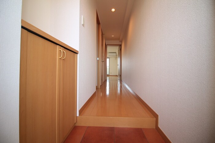 物件内観写真7　(玄関)