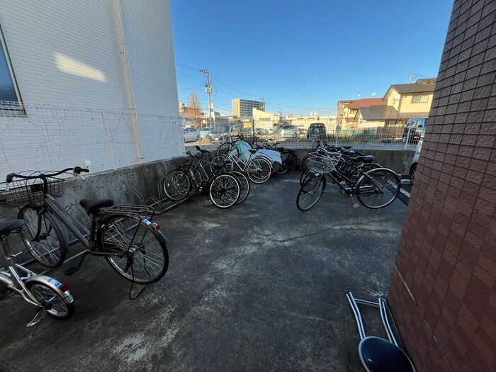 物件外観写真3　(駐輪場)