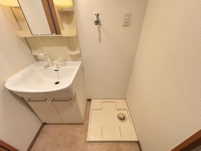 物件内観写真15　(洗濯機置場)