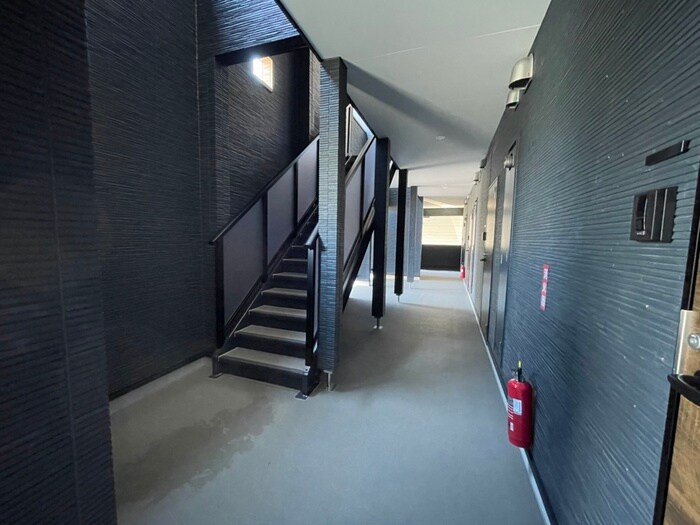 物件外観写真4　(エントランス部分)