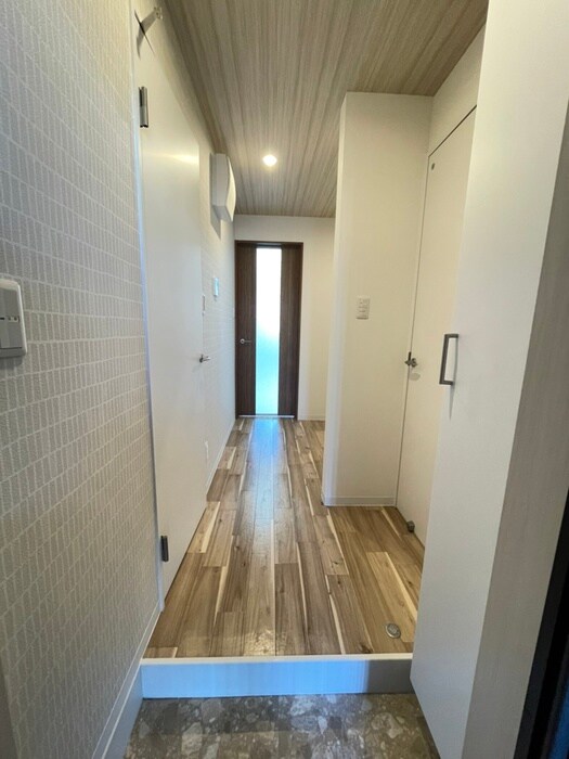 物件内観写真15　(玄関)