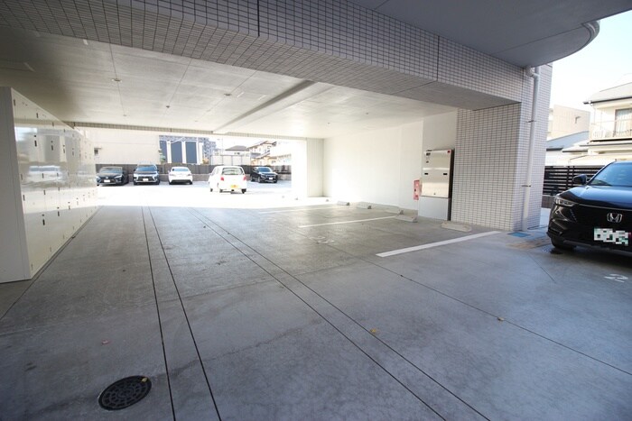 物件外観写真3　(駐車場)