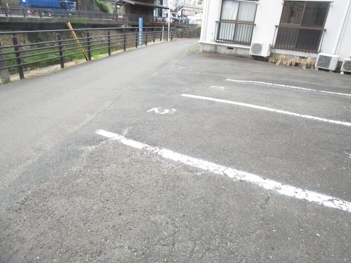 物件外観写真3　(駐車場)