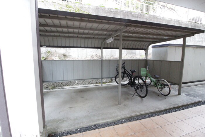 物件外観写真4　(駐輪場)