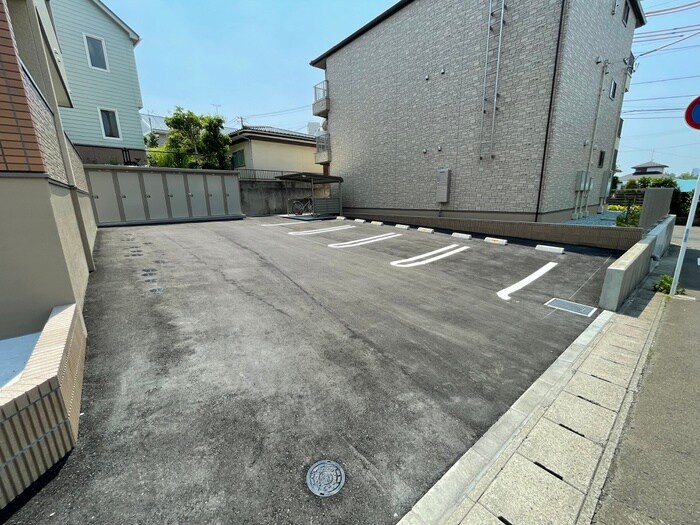 物件外観写真3　(駐車場)