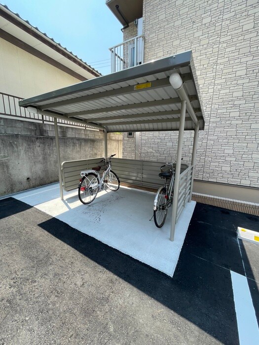 物件外観写真5　(駐輪場)