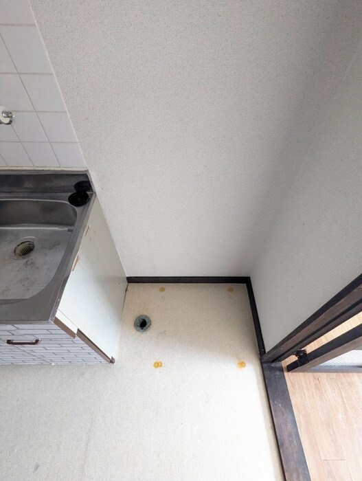 物件内観写真11　(洗濯機置場)