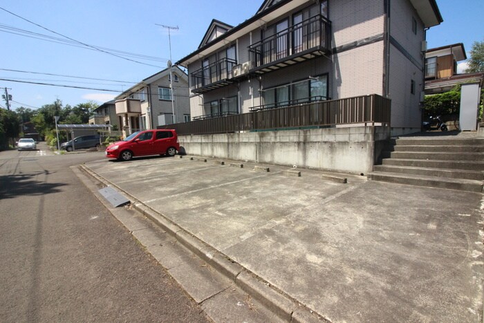 物件外観写真3　(駐車場)