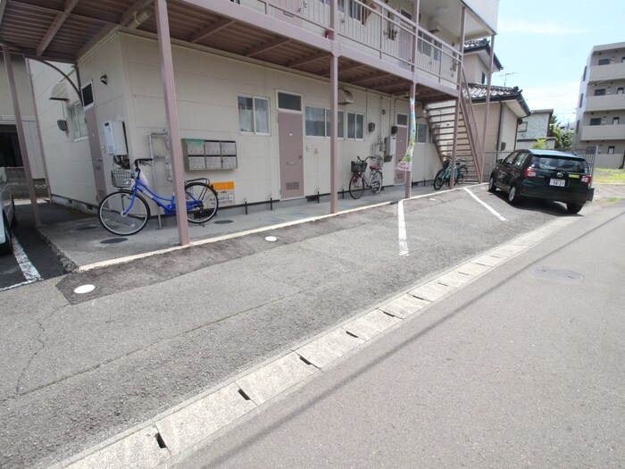 物件外観写真2　(駐車場)