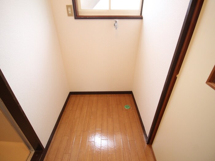 物件内観写真14　(洗濯機置場)