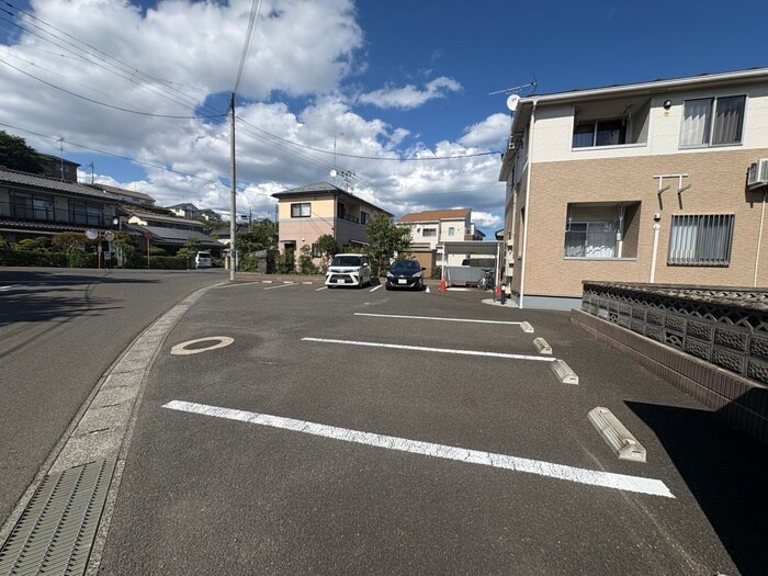 物件外観写真4　(駐車場)