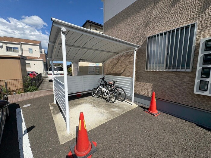 物件外観写真5　(駐輪場)