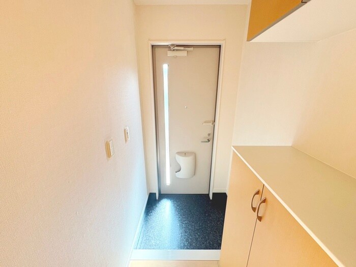 物件内観写真16　(玄関)