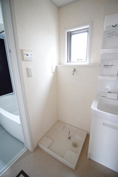 物件内観写真16　(洗濯機置場)