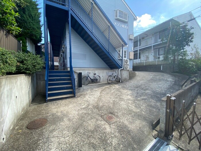 物件外観写真5　(エントランス部分)