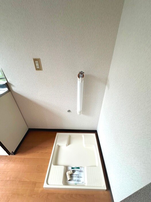 物件内観写真15　(洗濯機置場)